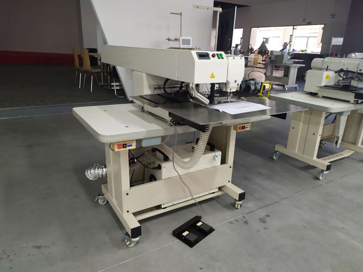 Automatic Laser Open Clothes   - огляд і ціна Industrial Laser Fabric Cutting Machine